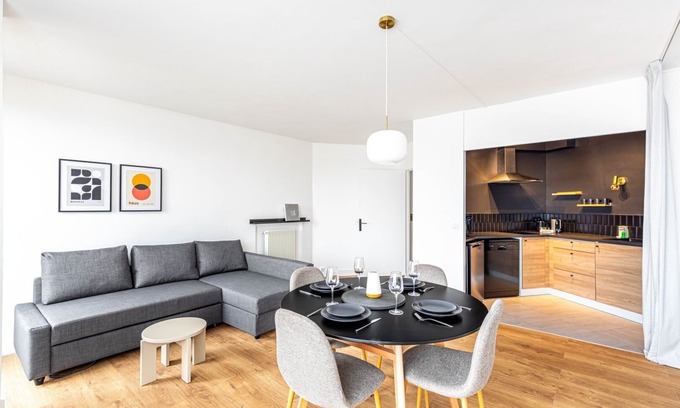 14th Arrondissement Apartment | GuestReady - Black pearl close to the metro