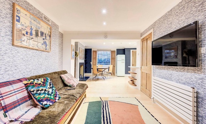Oval Apartment | GuestReady - Flat Near The Oval Cricket