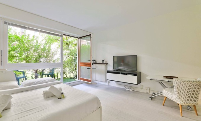 Silly-Gallieni Apartment | GuestReady - Cozy quiet studio with garden level