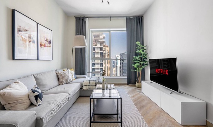 Jumeirah Lake Towers Apartment | GuestReady - Luxury stay l High Floor l JLT View