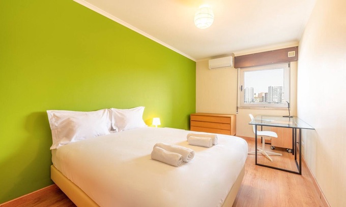 Santa Clara Apartment | GuestReady - Plum Tree in Lumiar