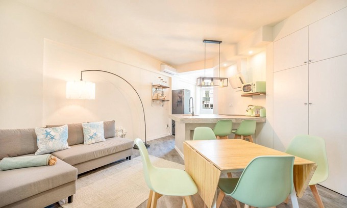 Paco De Arcos Apartment | GuestReady - Renovated haven with river view