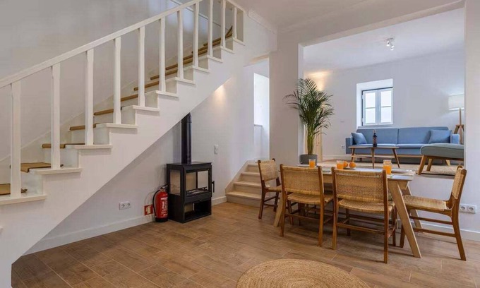 Almocageme House | GuestReady - Romantic nook in Adraga