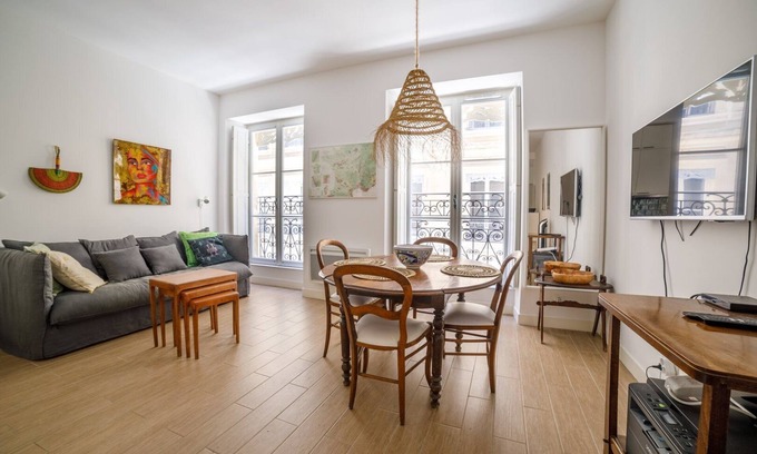 Les Grands Carmes Apartment | GuestReady - Superb Apt near Le Panier Marseillais