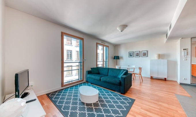 Boucle - Gros Caillou Apartment | GuestReady - Tranquil Escape in Croix-Rousse