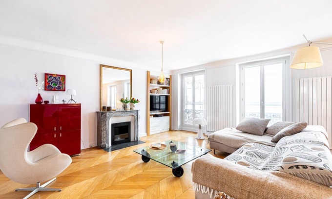 Quartier de la Folie-Mericourt Apartment | GuestReady - Wooden Charm for 2 near Le Marais