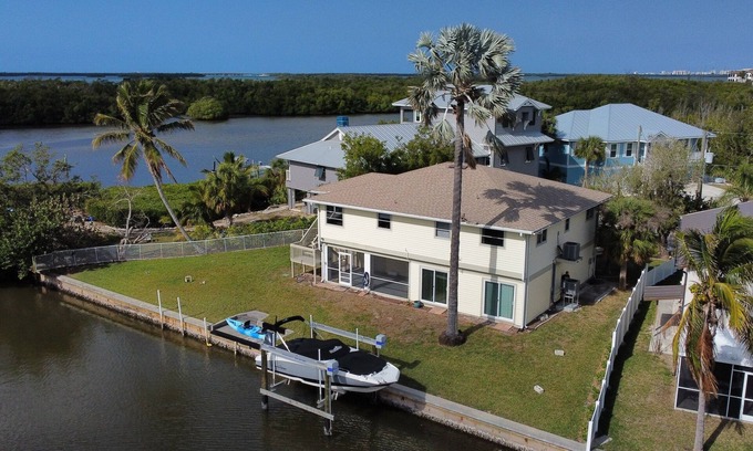 Bonita Springs House | Gulf Access Canal Home: Beaches! Bring your Boat. 3 BR, WiFi, Kayak, Waterfront