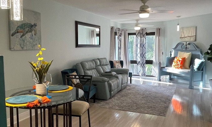 Tarpon Springs House | Gulf of AMERICA townhome overlooking Sunset Beach.