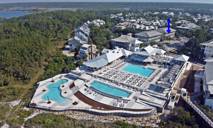 Beach District Condo | Gulf Side Condo Steps from Beach-2 bikes-Community Pool/Heated Seasonally `The Great Escape`