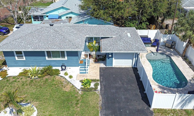 Gulfport House | Gulfport - 2BR Pool Retreat