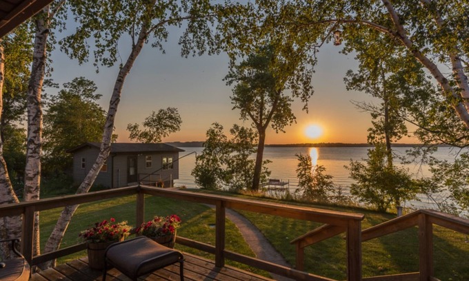 Brainerd House | Gull Lake Cottage with Lakeside Boathouse