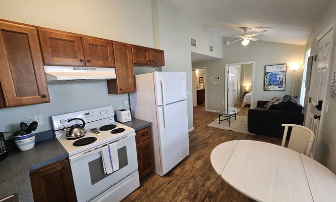 Cedar Key Condo | Gull Wing * No Stairs! * Downtown * Beautiful