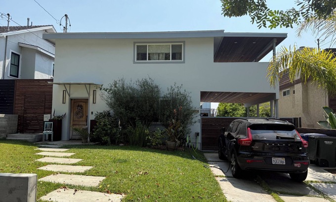 El Segundo House | Gundo Urban Executive Suite