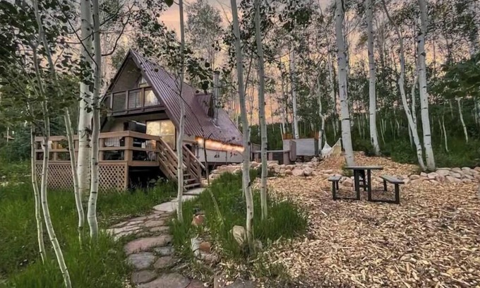Silver Summit Cabin | Gunn Powder Haus w/Hot Tub