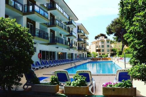 Es Pelats Hotel | Guya Wave Hotel