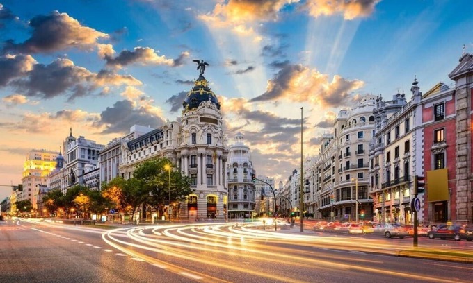 Centro Apartment | GV5, 7 ROOMS/7 BATH APARTMENT ON GRAN VIA STREET