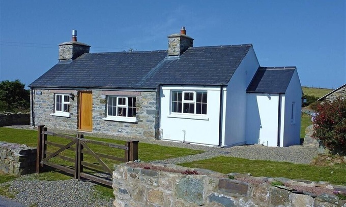 Trefasser Cottage | GWNDWN GWYN, family friendly, character holiday cottage in Goodwick