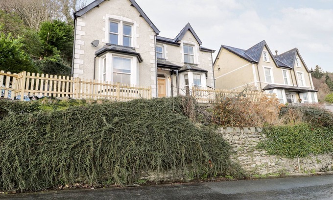 Trefriw Cottage | GWYNFRYN, family friendly, character holiday cottage in Trefriw