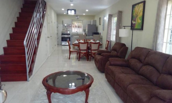 IronShore Estates House | GYM+POOL+Hottub+3 Lounge Areas-#3 Airport 10minutes 2 BED 2.5 BATH TOWNHOUSE