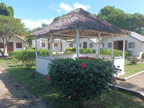 Sambava Apartment | Hôtel-bungalows La Pirogue