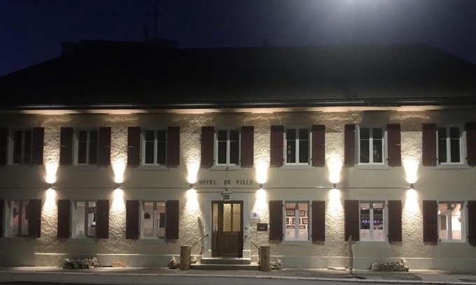 Les Verrieres Hotel | Hôtel de Ville