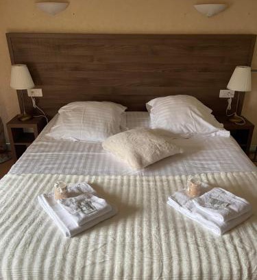 Semur-en-Auxois Hotel | Hôtel du Commerce