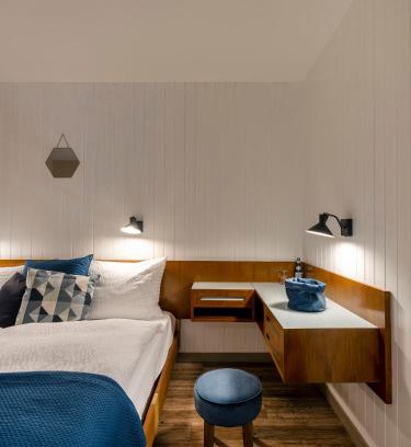 Icogne Hotel | Hôtel historique Chez Elsy - Crans-Sapins