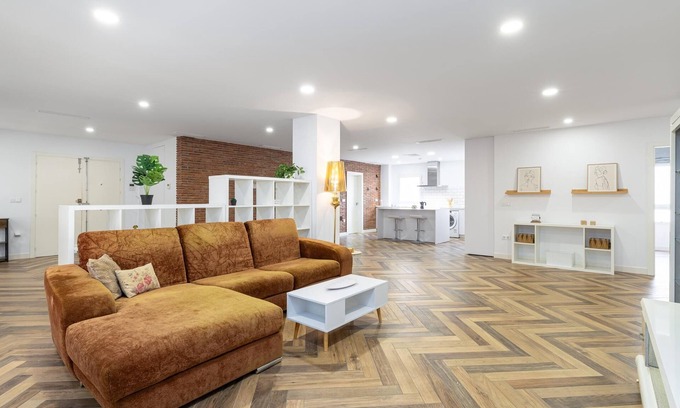 Perchel Sur Apartment | H2M Pasaje Nobleja close Train St, SmartTv, AACC