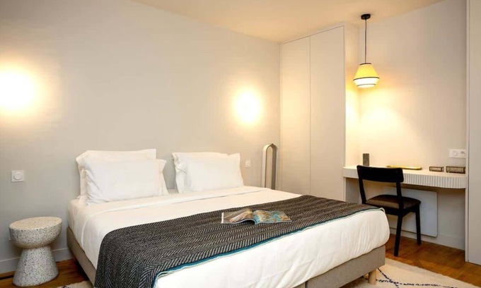 Quartier de la Place-Vendome Apartment | Habitat Parisien -1BR/1BA in front of the Louvre