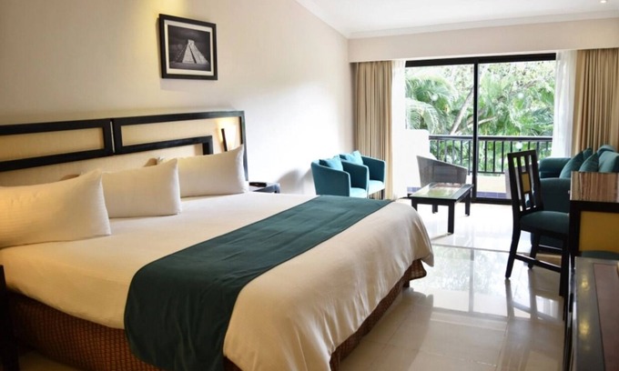 Playacar Zona Hotelera Resort | Hacienda Junior Suite - Sandos Playacar Beach Resort