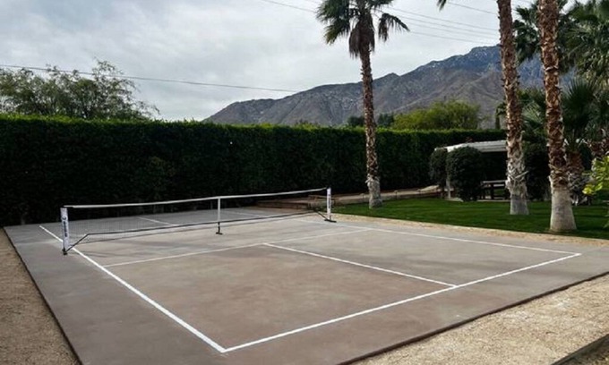 Racquet Club West House | Hacienda Miranda - Pickleball Court, Horseshoes, Family Home