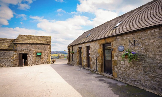 Over Haddon Cottage | Haddon Cottage - UK40270