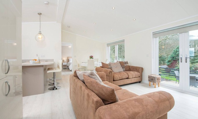 Ludchurch House | Hafod y Coed Lodge, Holiday Home Princes Gate, Near Narberth, Sleeps 4, 2 bedrooms, bathrooms