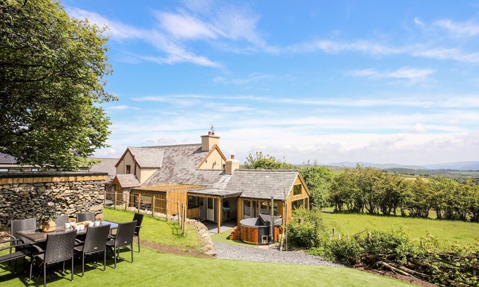 Corwen Cottage | HAFOTTY GELYNEN, pet friendly, luxury holiday cottage in Corwen