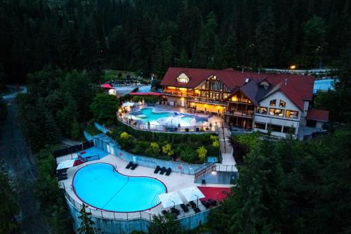 Nakusp Resort | Halcyon Hot Springs Resort