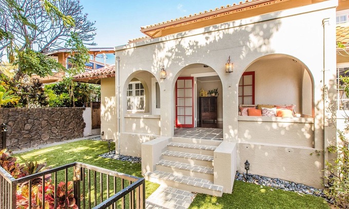 Diamond Head - Kapahulu - St. Louis House | Hale Mahie by Gather: Spanish Colonial Historic Home w/Ocean Views & AC