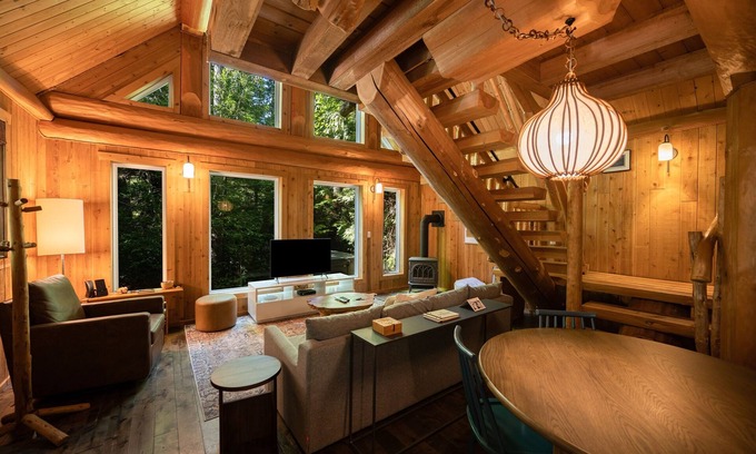 Ucluelet Cabin | Halfmoon Cottage I Nature Escape I Hot Tub I Pets