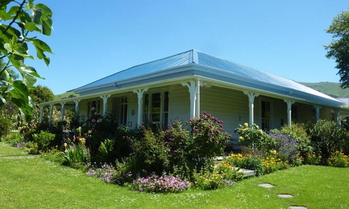 Duvauchelle House | Halfmoon Cottage