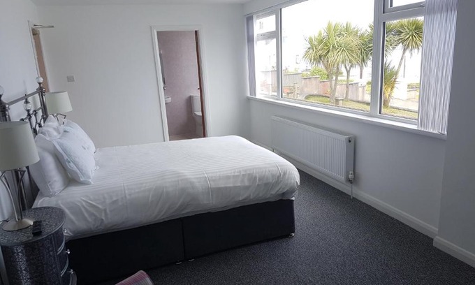 Larne Hotel | Halfway House Hotel