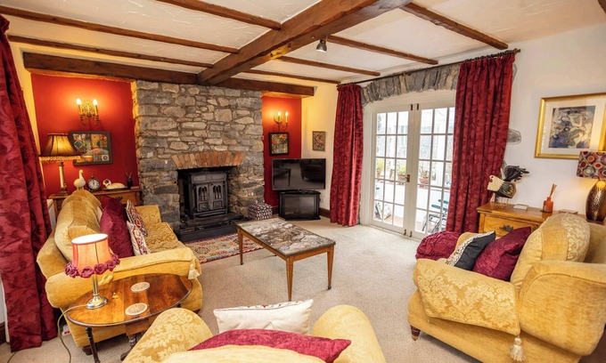 St. Florence House | Hall House 3 Bedroom House St Florence