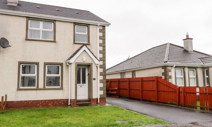 Ballycastle Cottage | HALLER HOUSE, pet friendly, with open fire in Ballycastle