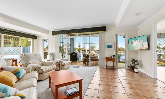 Banksia Beach House | HALYCON HOUSE