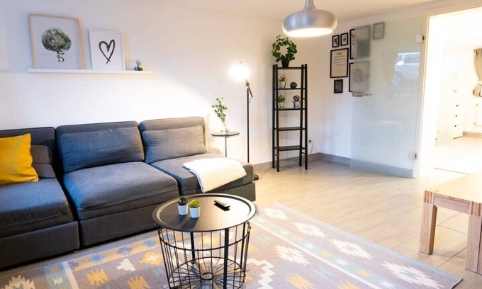 Bahrenfeld Apartment | Hamburg Altona - Three Bedrooms for up to 10