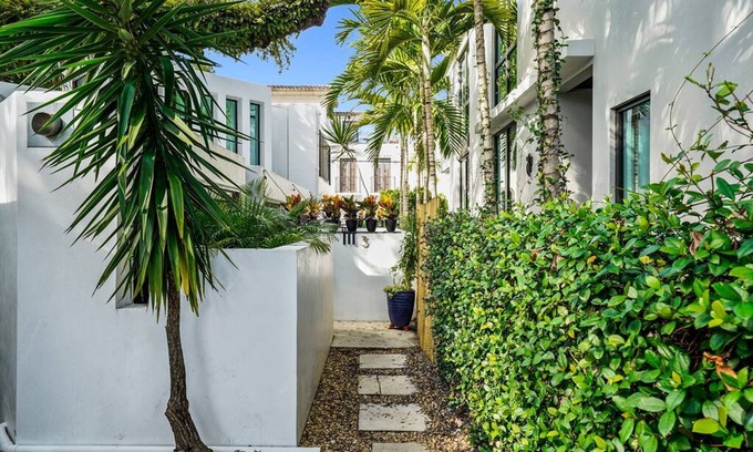 Colee Hammock Apartment | Hammock 3 in Fort Lauderdale