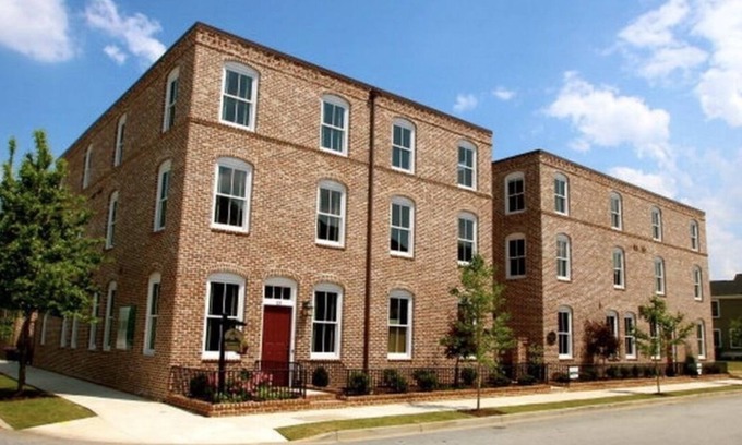 Hammond's Ferry House | Hammonds Ferry - Charleston Place. Minutes to the Masters and Downtown.