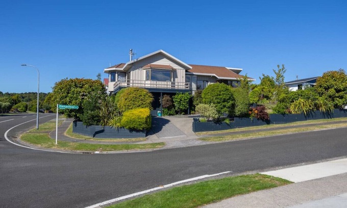 Richmond Heights House | Hampstead Heights - Spacious family home, great views