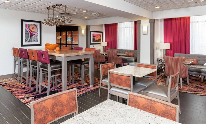 Akron Hotel | Hampton Inn Akron-South