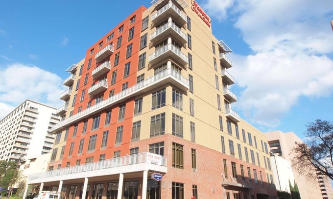 Museum District Hotel | Hampton Inn and Suites Austin University Capitol