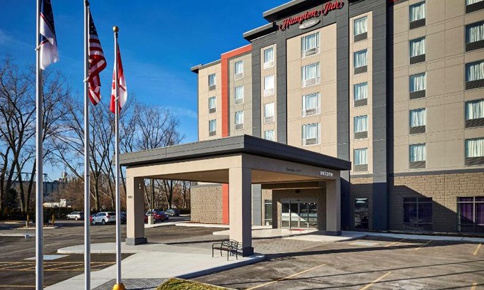 Point Edward Hotel | Hampton Inn by Hilton Sarnia/Point Edward