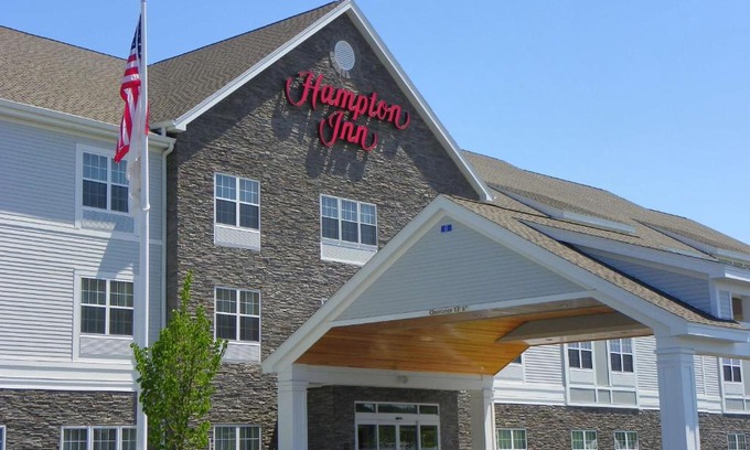 Ellsworth Hotel | Hampton Inn Ellsworth